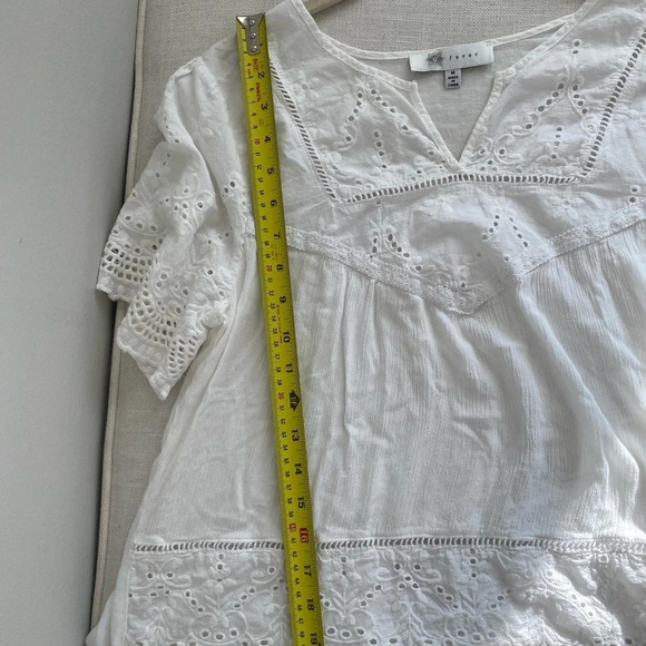 Embroidered White Feminine Eyelet Scalloped Edge T-Shirt Size M - Picture 11 of 13